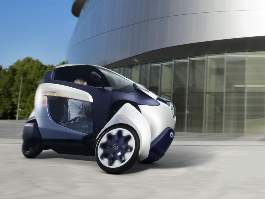  Toyota i-Road Concept 2013 года  (фото 8 из 15)